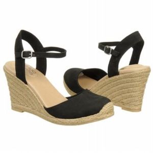 Me Too Black Bethany Sandals sz 7 NIB